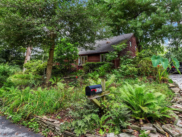 1677 Chinford Trl — Photo 39