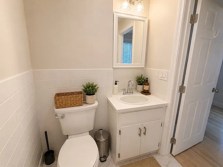 568 Main St #1 — Photo 10