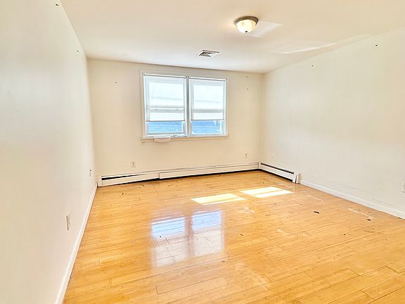5th image of 1 Lawndale Ave #2