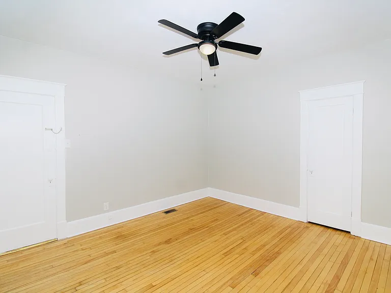 2035 Broadway St — Photo 16