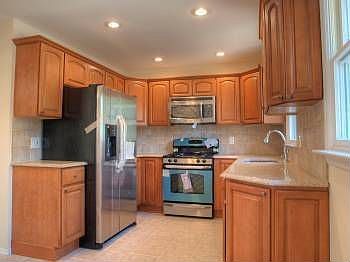 5th image of 178 Chamberlin St