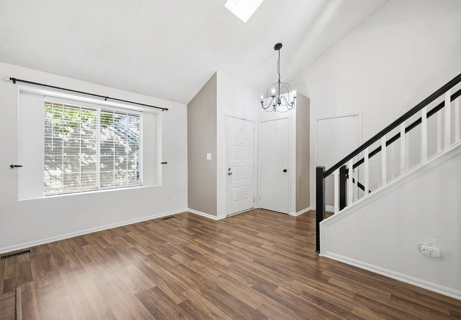 2 bed, 1.5 bath, 1199 sqft, $2,495 — Photo 3