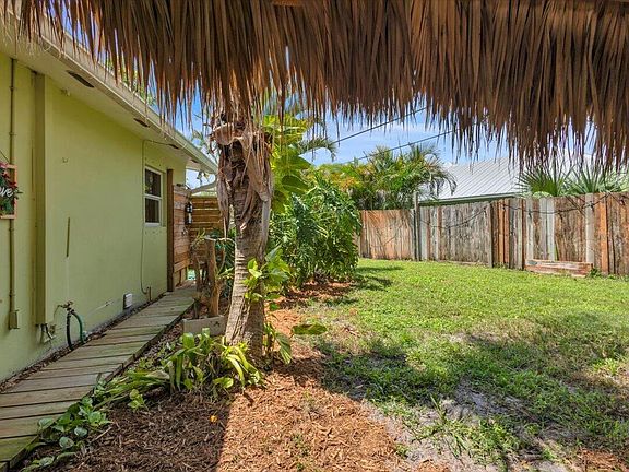 5th image of 1121 SE ALAMANDA Lane