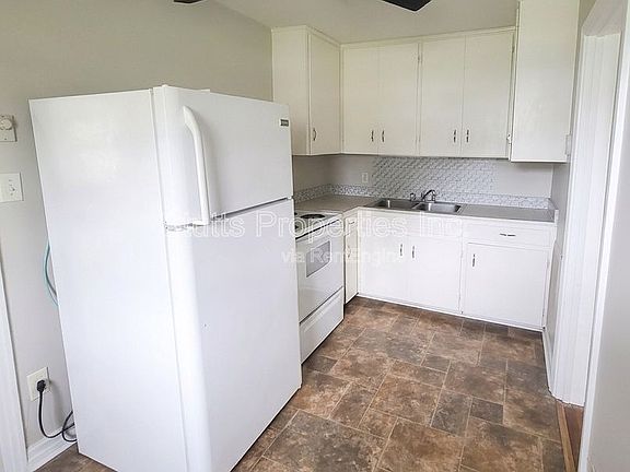 3rd image of 401 1st St #A