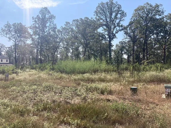45 Akin Oak Dr, Texarkana, TX 75503