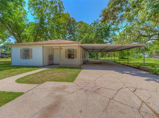 305 Oak Ridge Dr, Onalaska, TX 77360