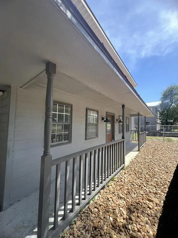 568 Lake Forest — Photo 2