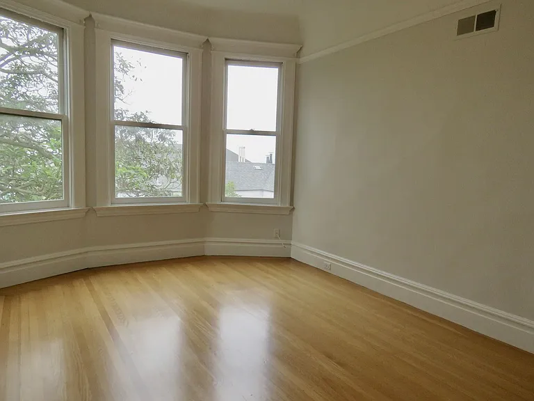 819 Ashbury St — Photo 14