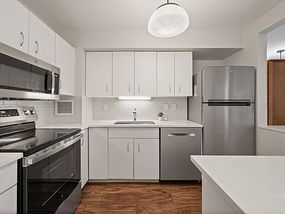 5th image of 401 E Ontario St APT 604