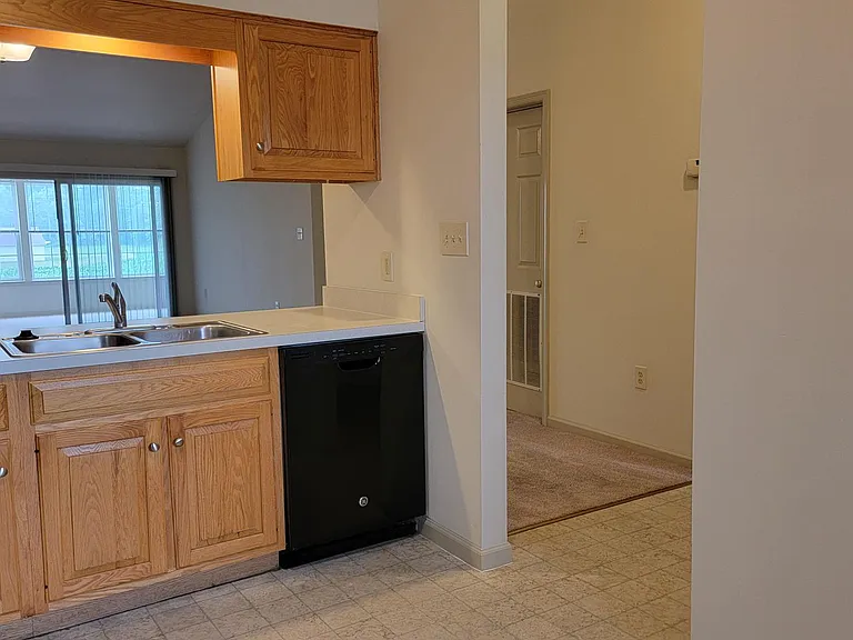 2097 Shady Oak Dr — Photo 10