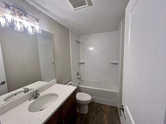 5th image of 933 19th St