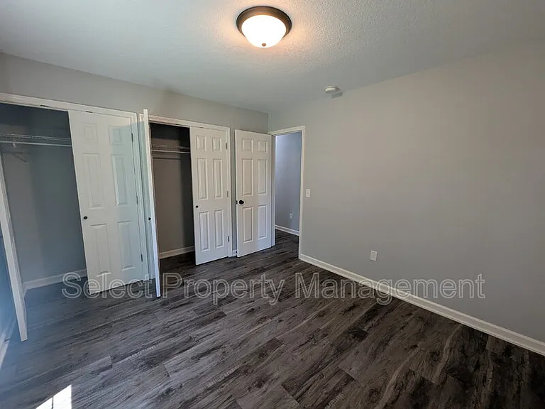 920 Courtney Dr — Photo 17