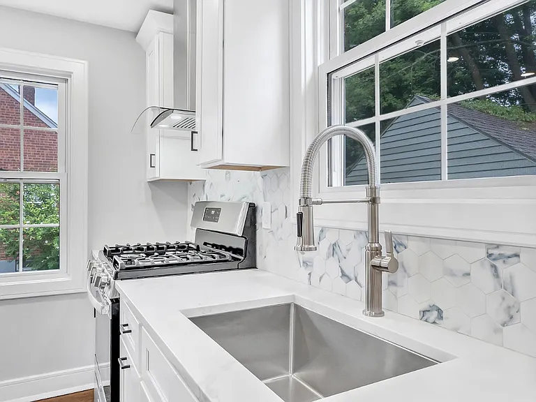 116 Morse St — Photo 24