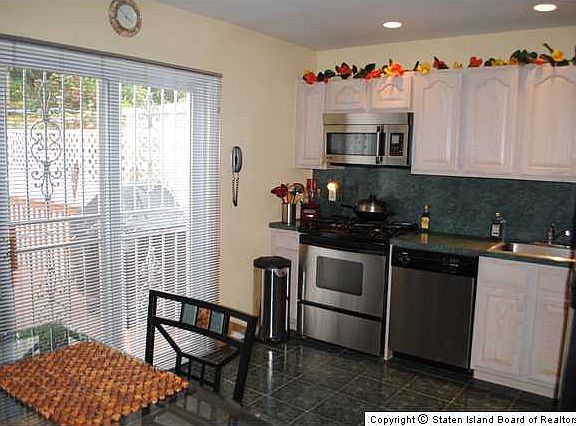 4th image of 43 Winfield Ave