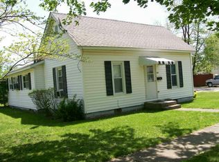 307 S 3rd St, Altamont, IL 62411