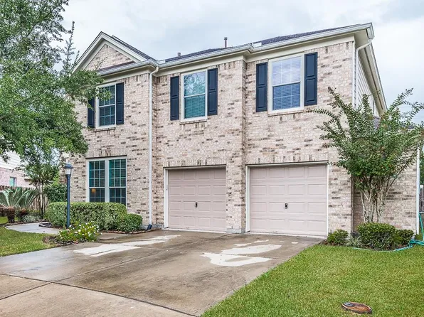 402 Colchester Ln, League City, TX 77573