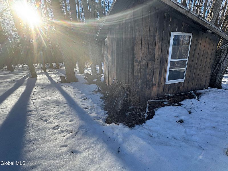 5th image of 1033 Rock City Road