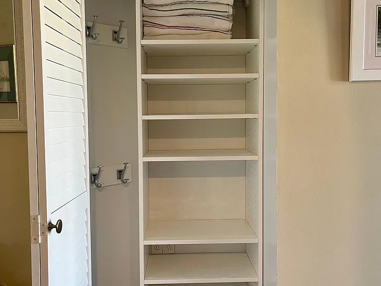 Entrance closet with California Closet System