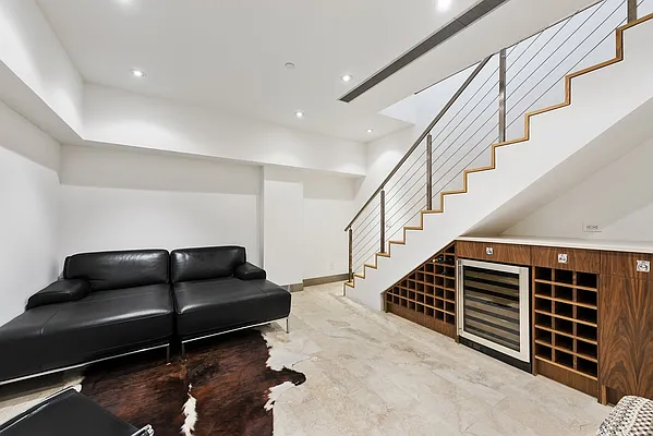 Sold by Nest Seekers International | media 3