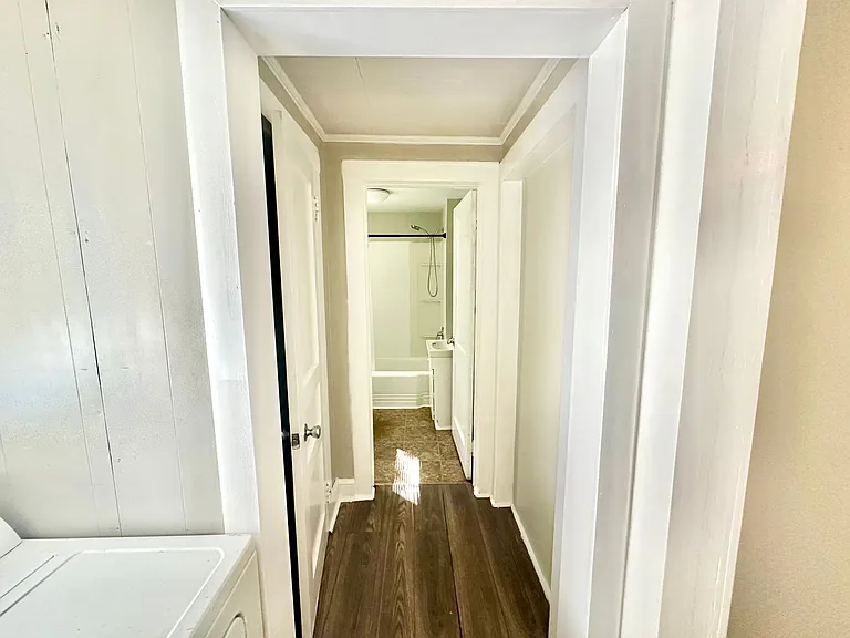 121 Henry St — Photo 4
