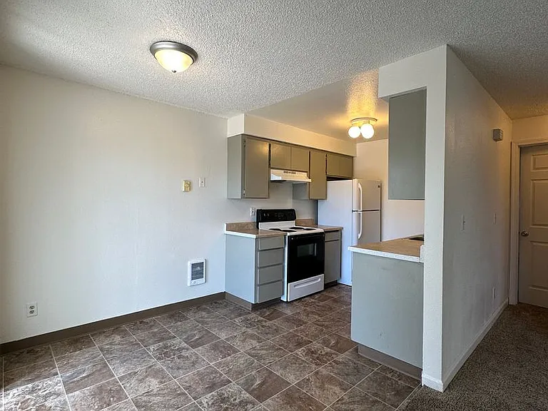 452-Trinity Apartments — Photo 5