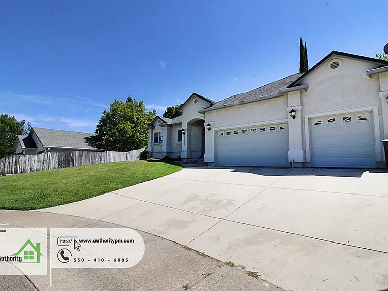 2279 Wicklow St — Photo 3