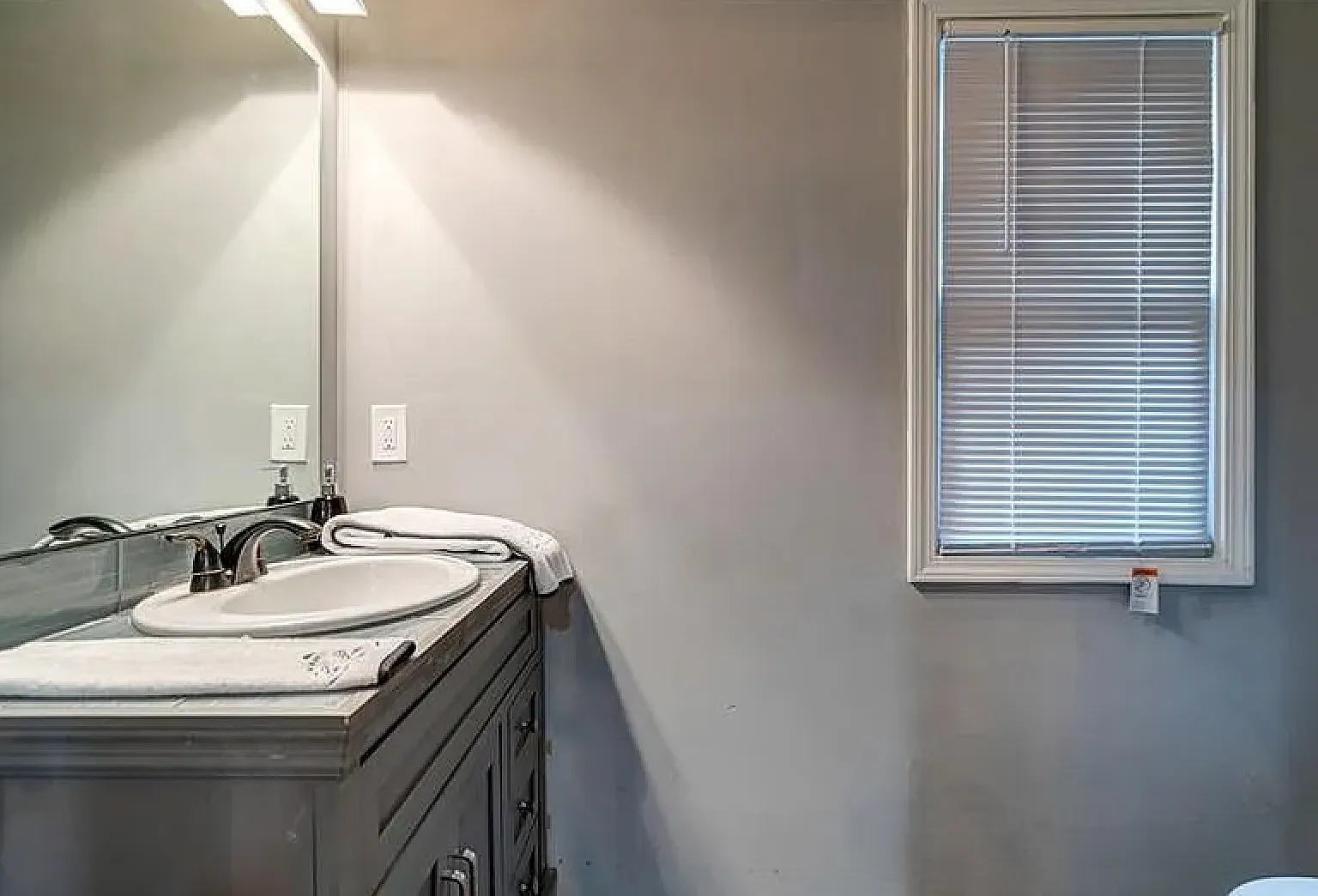3 bed, 2.5 bath, 1708 sqft, $2,500 — Photo 2