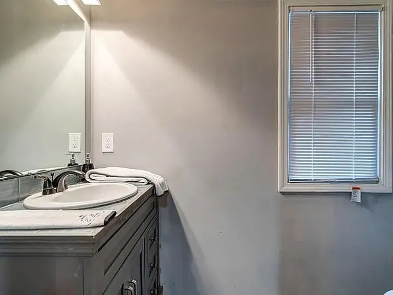 1888 Joseph E Boone Blvd NW — Photo 2