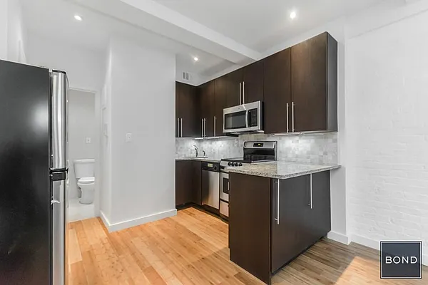 Rented by Bond New York | media 4