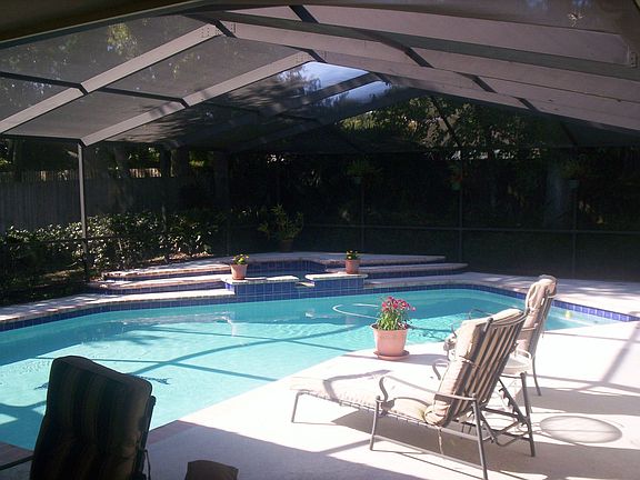 15' x 25' heated pool and spa in cage