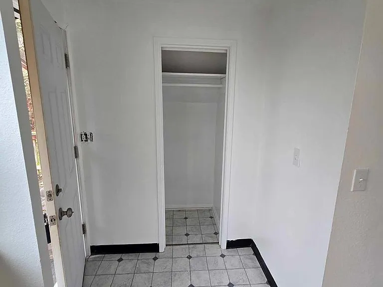 453-455 SE Dos Gatos Ct #457 — Photo 7