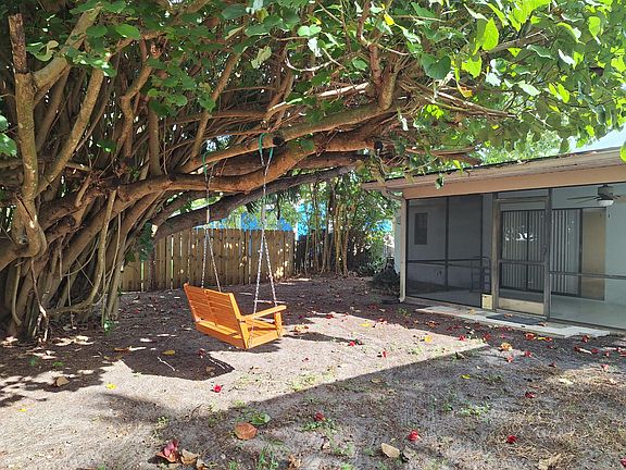 3rd image of 1365 19th Avenue SW