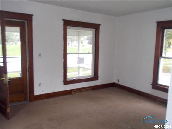2nd image of 140 E 6th St