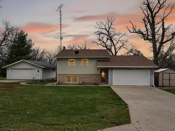 16065 W Oak Bluffs Ct, East Dubuque, IL 61025