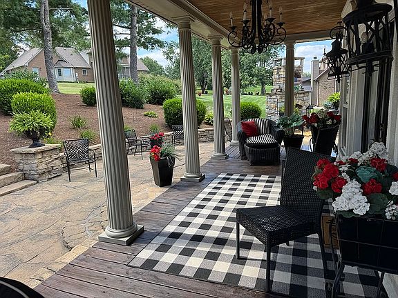 5th image of 411 David Ln