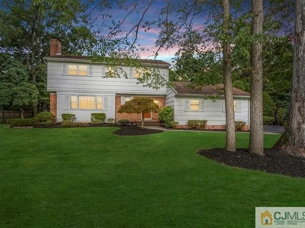 6 Monmouth Ct, Matawan, NJ 07747