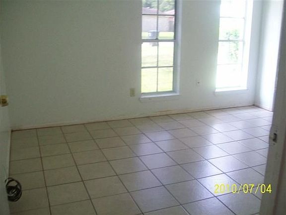 5th image of 614 Whippoorwill Dr