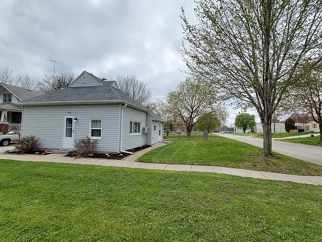 705 Sumner St