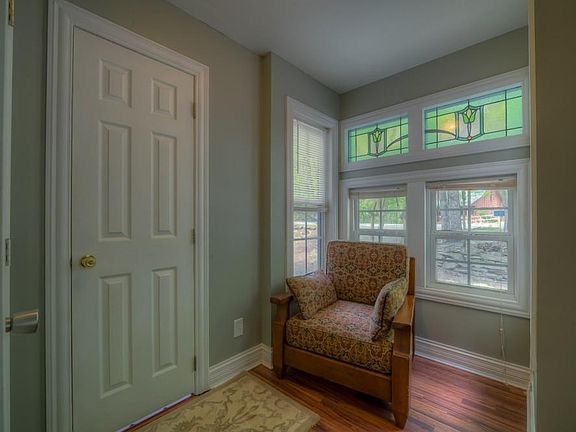 4th image of 2868 Newport Dr