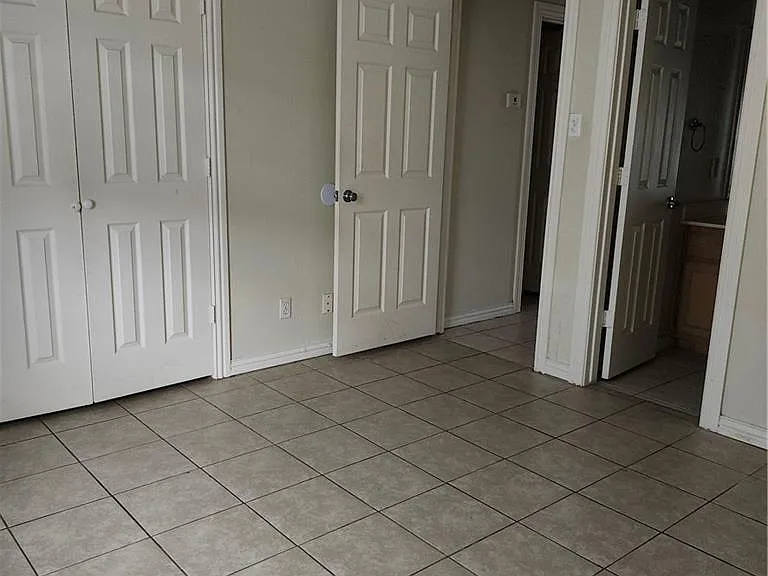 1501 W Carmen Ave #1 — Photo 4