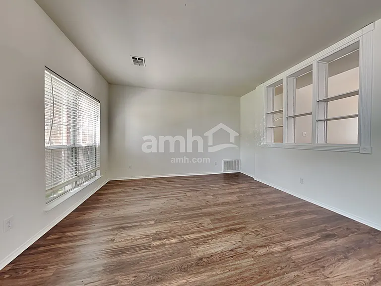 7017 Chaucer Dr — Photo 13