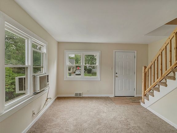 2nd image of 121 E Pineview Dr