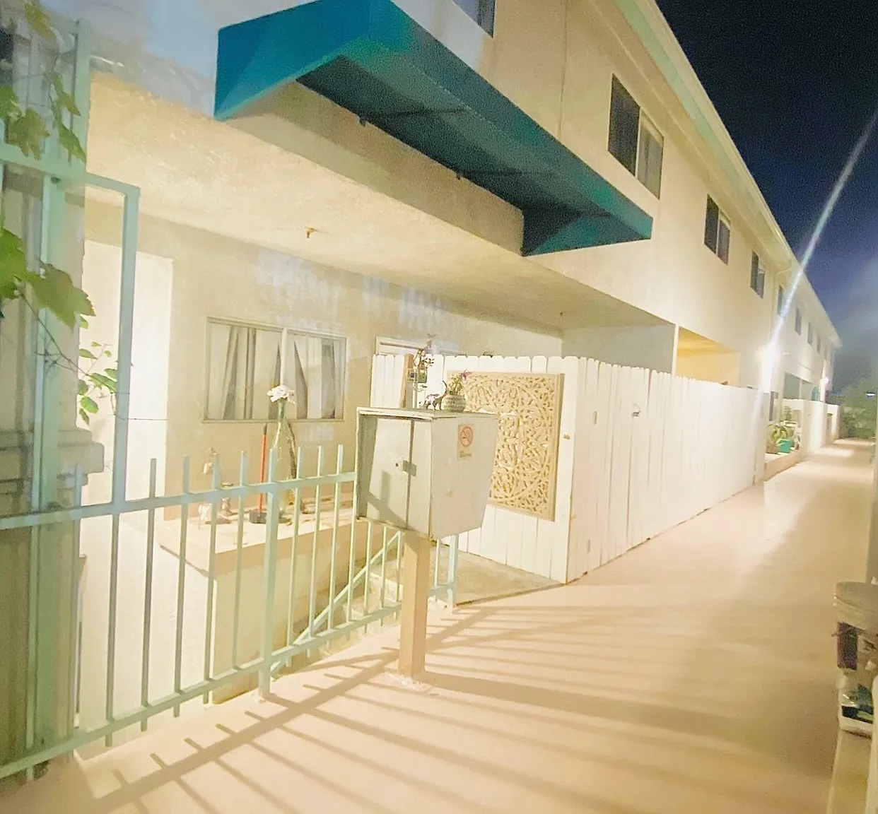2 bed, 1.5 bath, 1050 sqft, $4,500 — Photo 3
