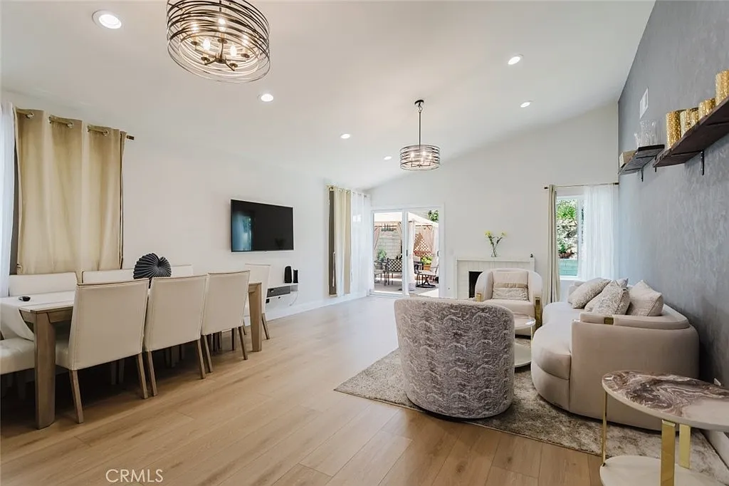 4 bed, 1593 sqft, $5,500 — Photo 2