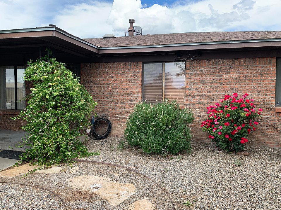 2nd image of 633 Palmer Ln