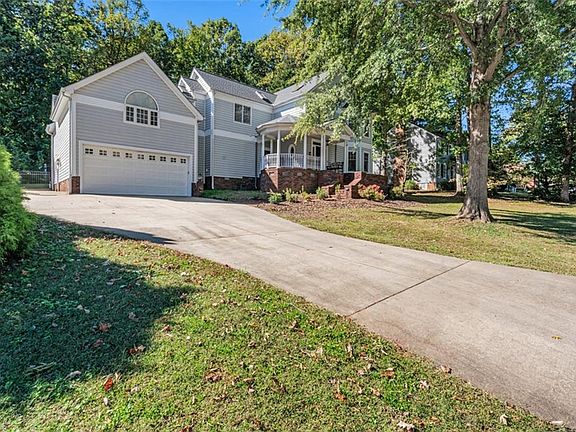 3rd image of 206 Arbor Dr