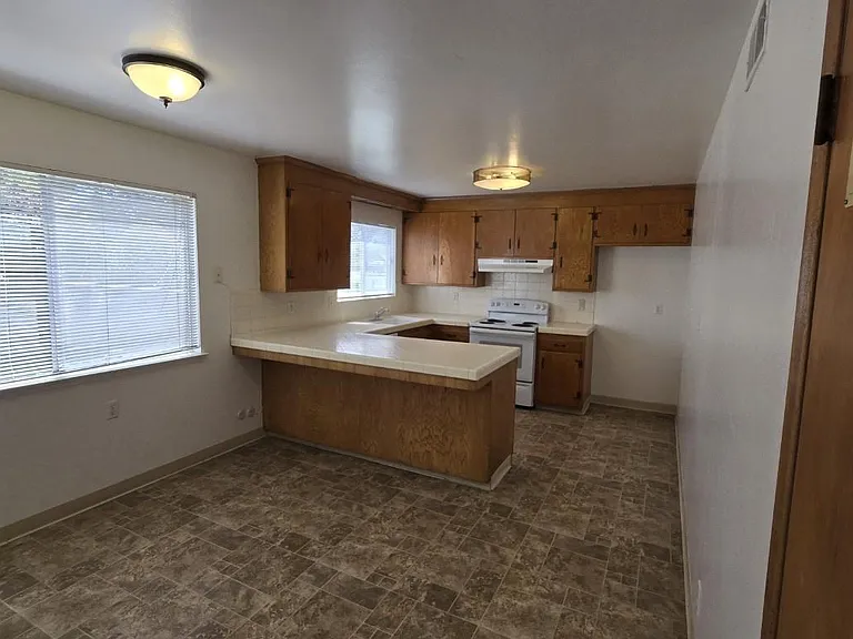 4600 Eggers Dr #B — Photo 8