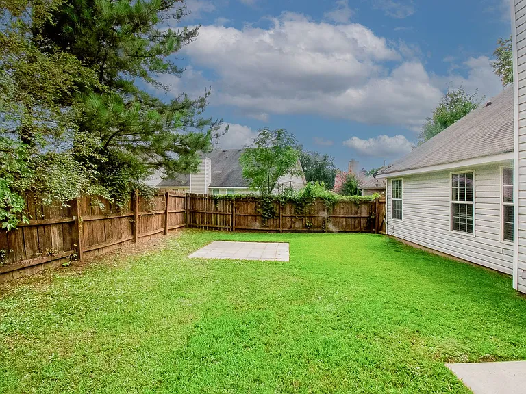 60 Lassiter Dr — Photo 4