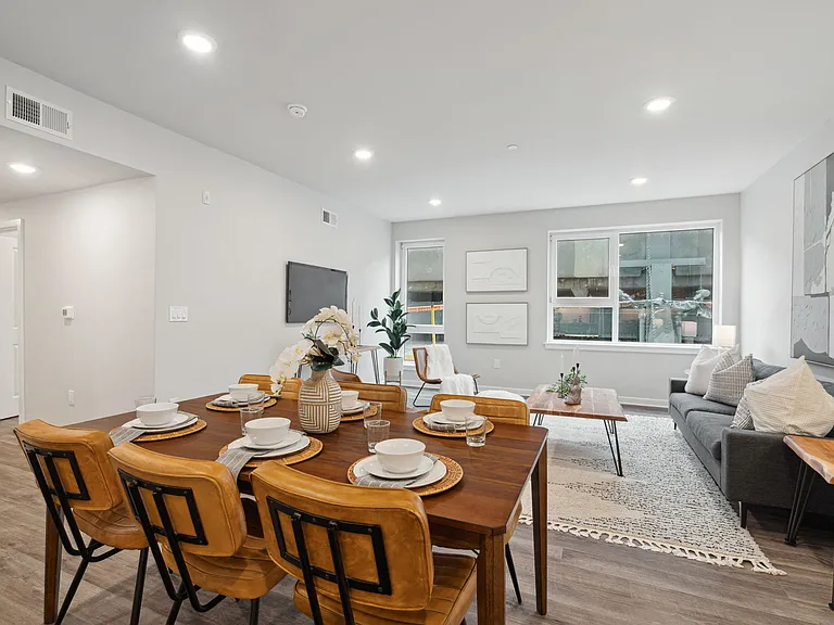 101 Oxford — Photo 11