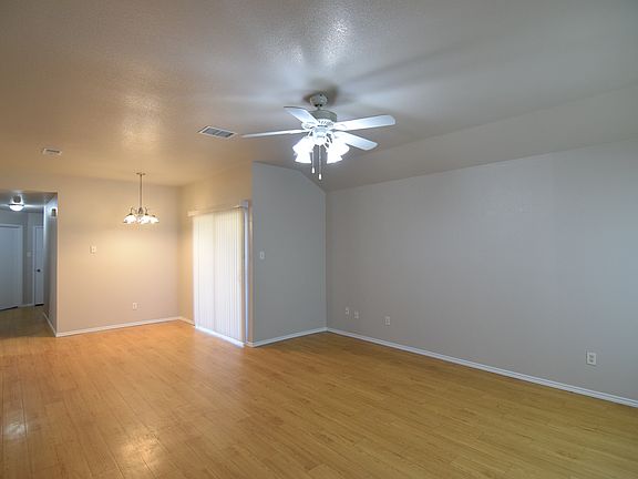5th image of 4903 Auburn Dr APT B